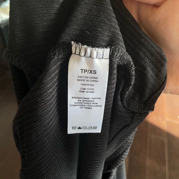 GARAGE Twist Front Long Sleeve Crop Top | XS - Picture 2 of 2